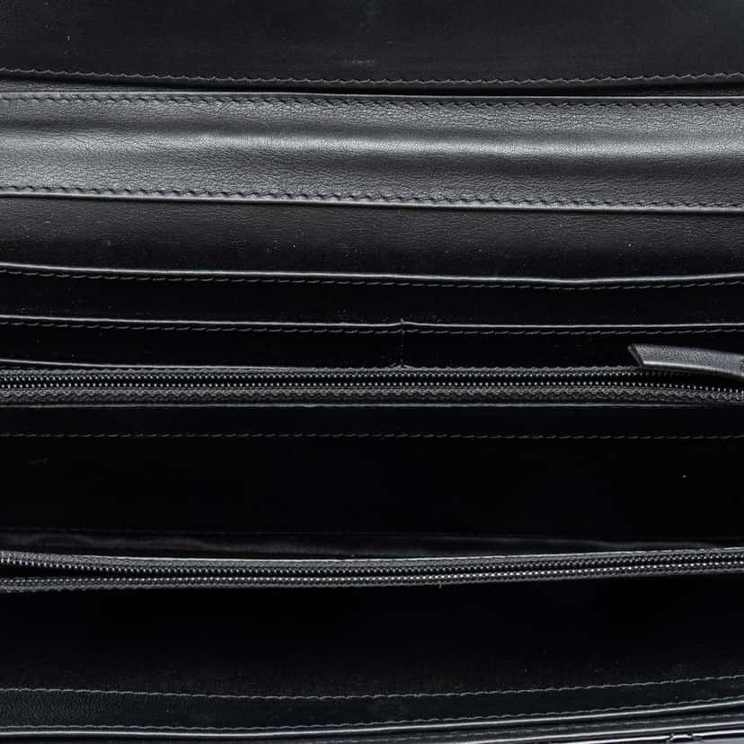 Chanel CC Quilted Patent Brilliant East West Wallet On Chain Black Leather Very good condition - Model View