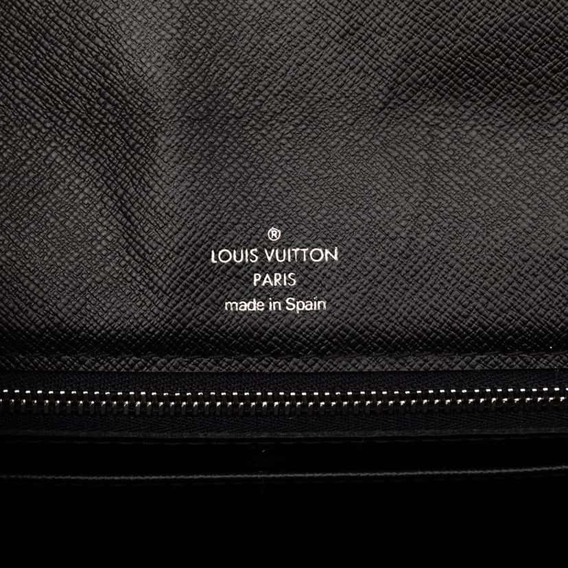 Louis Vuitton Taiga Selenga Black Leather Very good condition - Box View