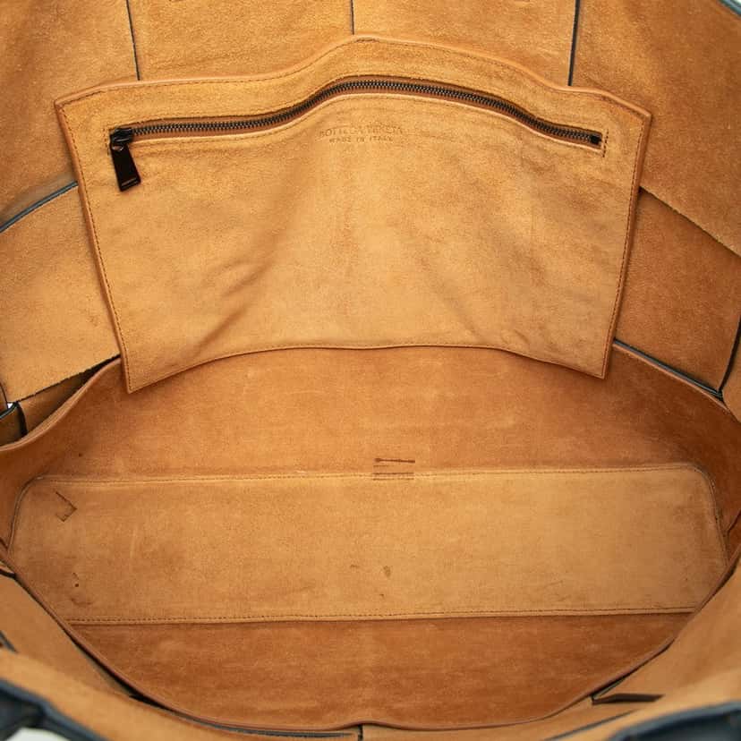 Bottega Veneta Large Leather Intrecciato The Arco Tote Blue Leather Very good condition - Model View