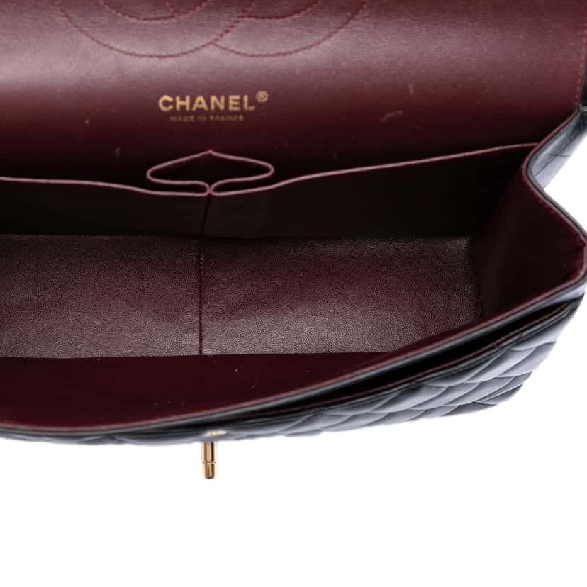 Chanel Jumbo Classic Lambskin Double Flap Black Leather Very good condition - Model View