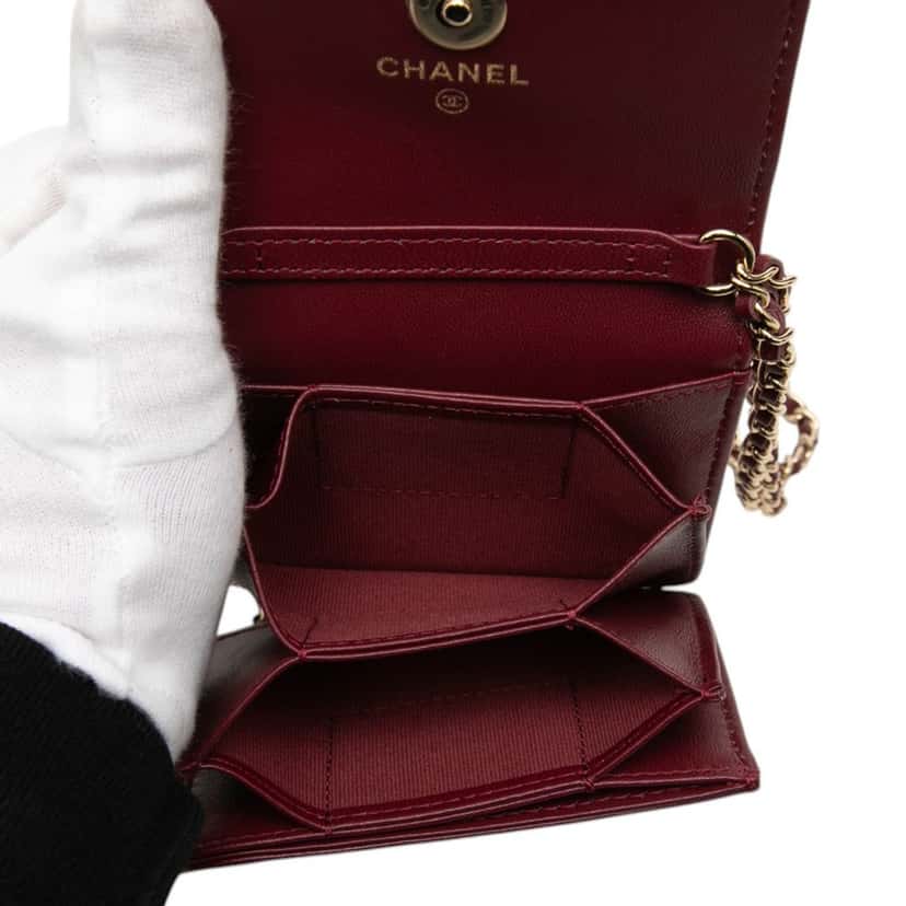 Chanel CC Quilted Lambskin Card Holder On Chain Red Leather Very good condition - Model View