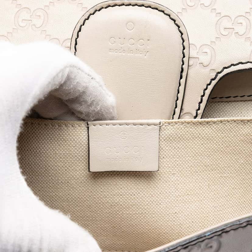 Gucci Medium Guccissima Emily Shoulder Bag White Leather Very good condition - Box View