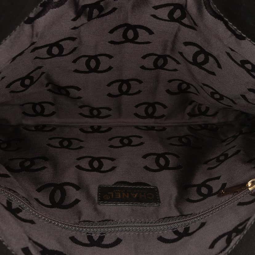Chanel CC Chocolate Bar Lambskin Fold Down Envelope Shoulder Bag Black Leather Very good condition - Model View