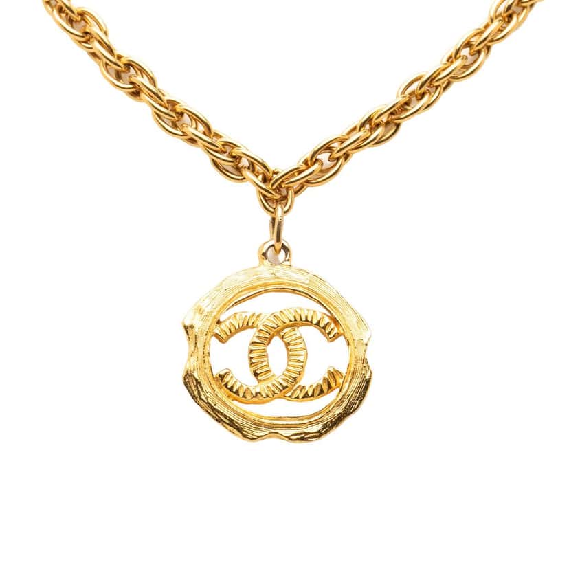 Chanel CC Gold Plated Round Pendant Necklace Gold Metal Very good condition - Front View