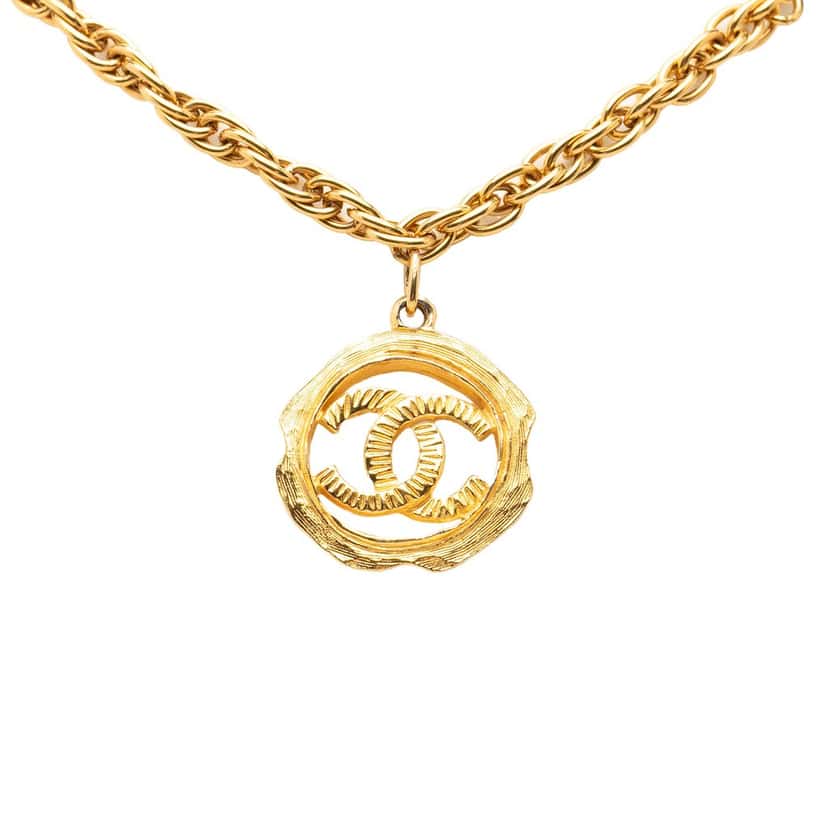 Chanel CC Gold Plated Round Pendant Necklace Gold Metal Very good condition - Back View