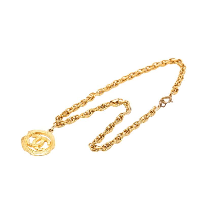 Chanel CC Gold Plated Round Pendant Necklace Gold Metal Very good condition - Box View