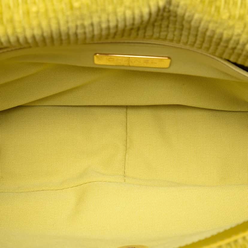 Chanel Large Corduroy 19 Flap Green Very good condition - Model View