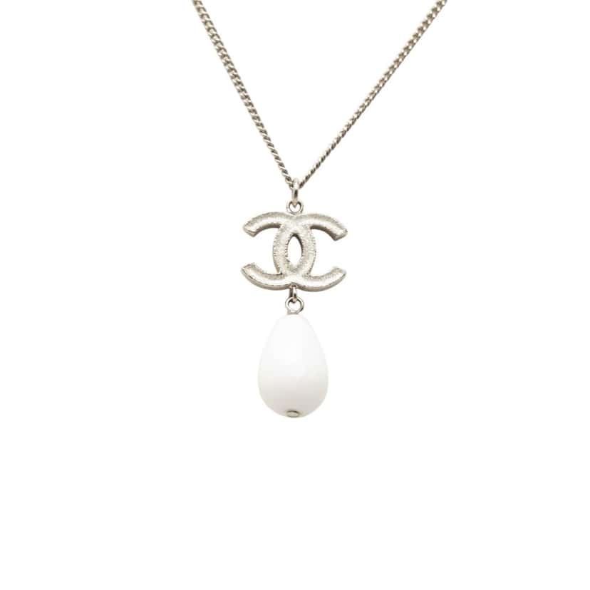 Chanel CC Brass Faux Pearl Pendant Necklace Silver Metal Very good condition - Back View