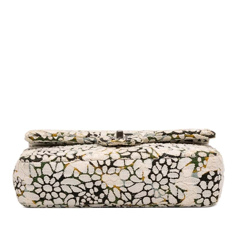 Chanel Medium Classic Chevron Tweed Floral Double Flap White Very good condition - Inside View