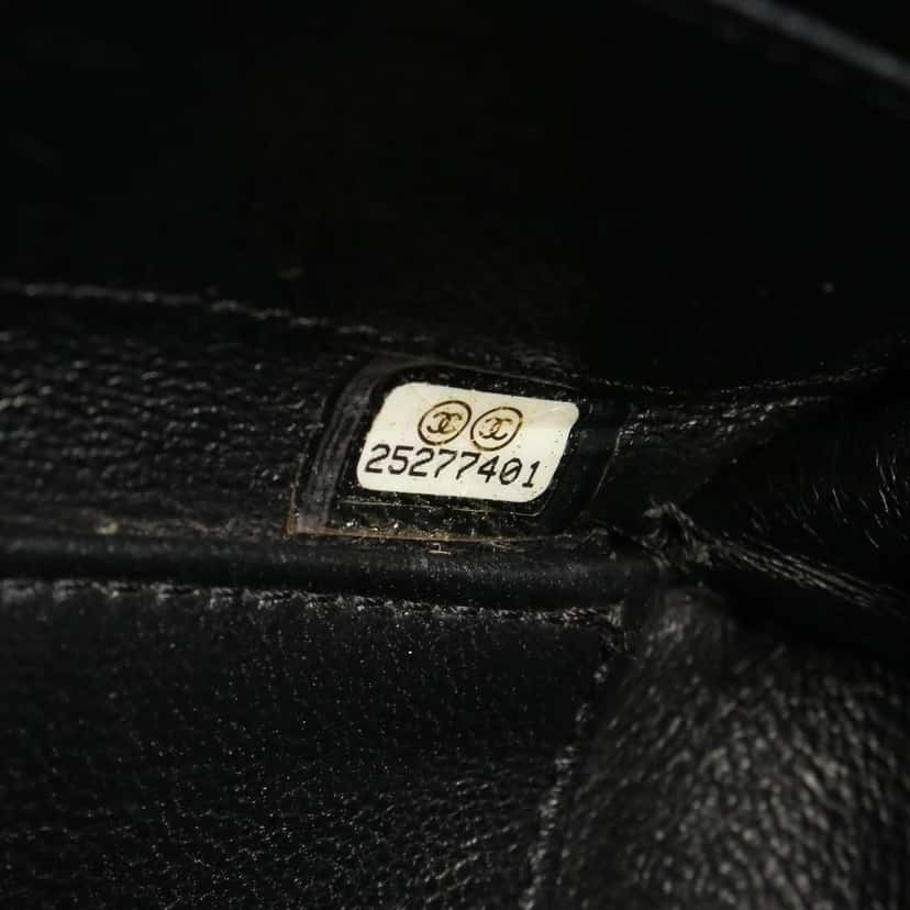 Chanel Large Caviar CC Filigree Vanity Case Black Leather Very good condition - Box View
