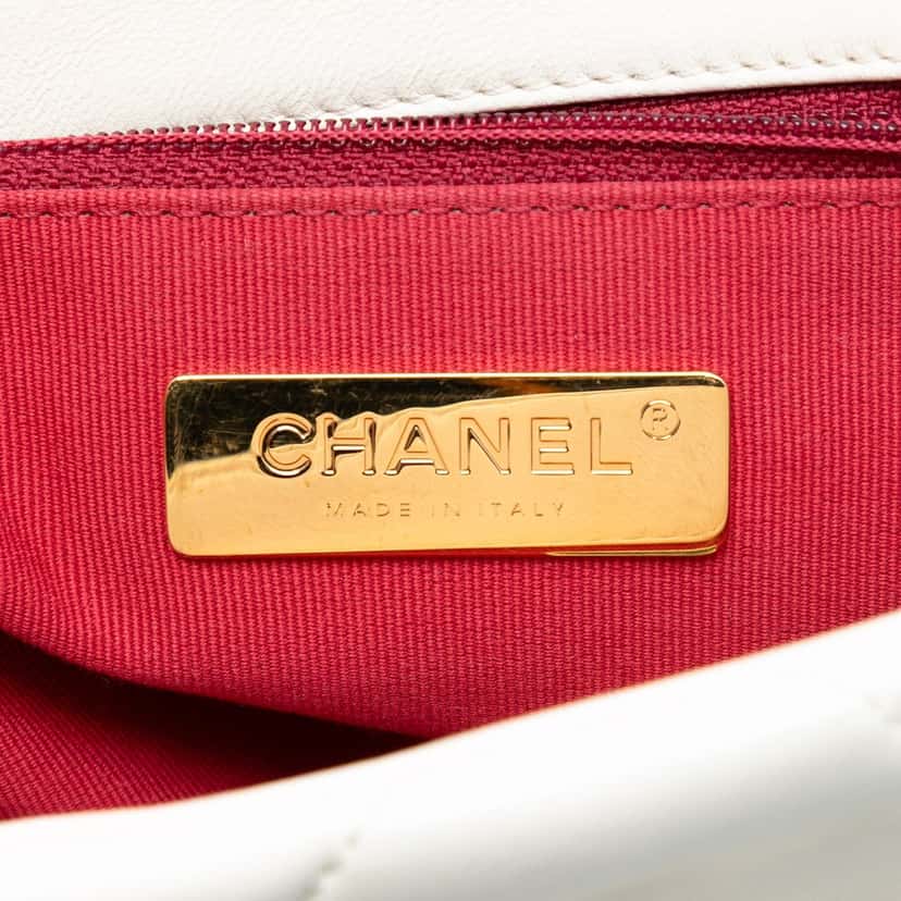 Chanel Medium Lambskin 19 Flap White Leather Very good condition - Box View