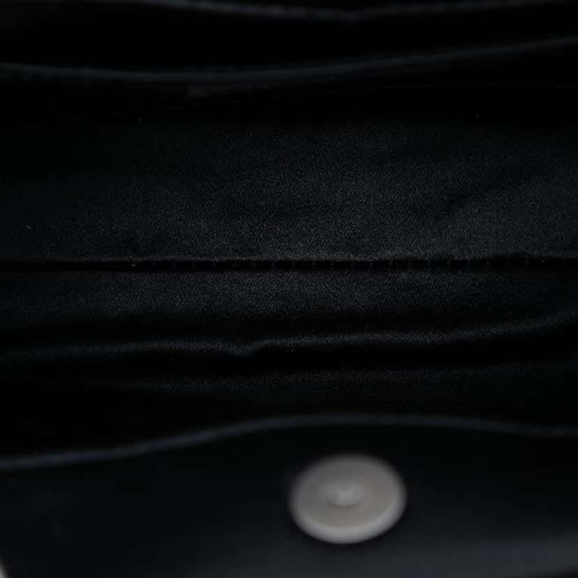 Chanel Satin Camellia Evening Bag Black Very good condition - Model View