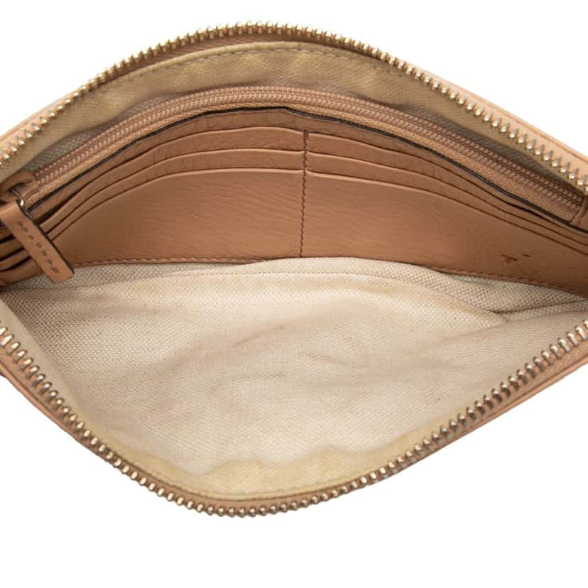 Gucci Calfskin Soho Pouch Beige Leather Very good condition - Model View