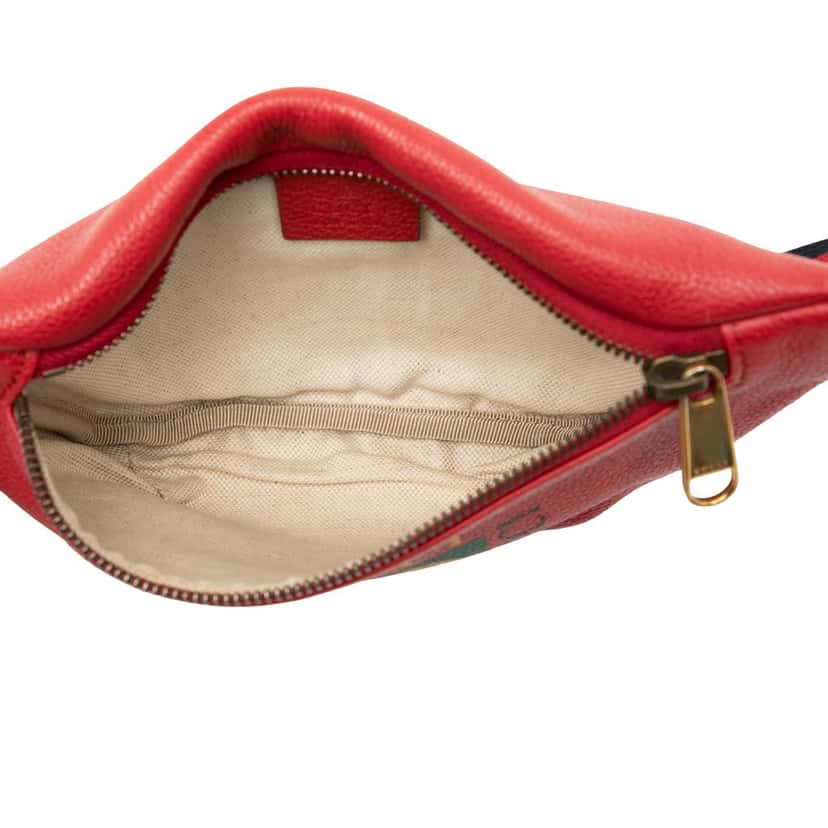 Gucci Small Leather Logo Belt Bag Red Leather Very good condition - Model View