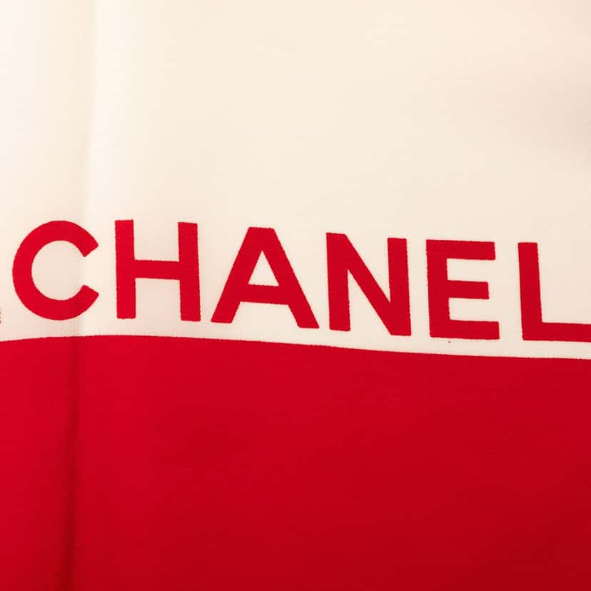 Chanel Classic Flap Printed Silk Scarf Red Very good condition - Inside View