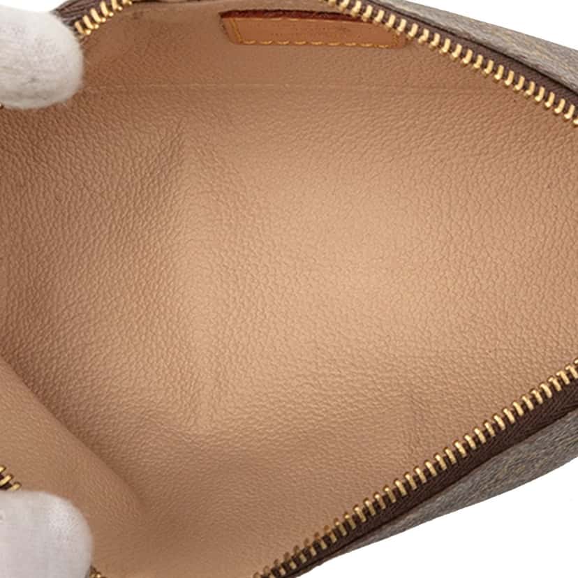 Louis Vuitton Monogram Cosmetic Pouch PM Brown Good condition - Model View