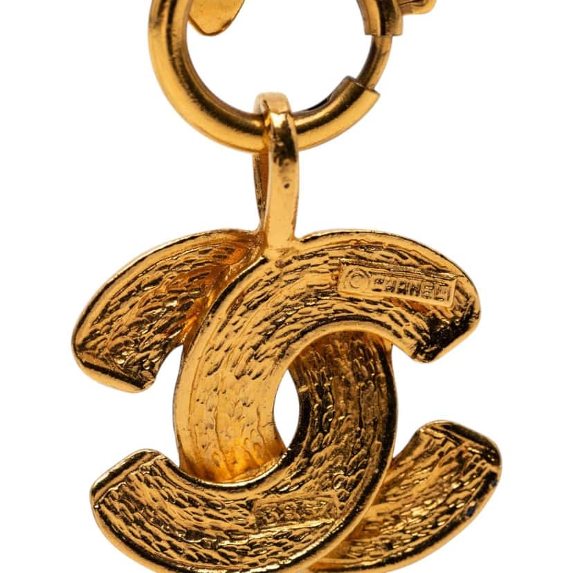 Chanel CC Quilted Gold Plated Pendant Necklace Gold Metal Very good condition - Model View