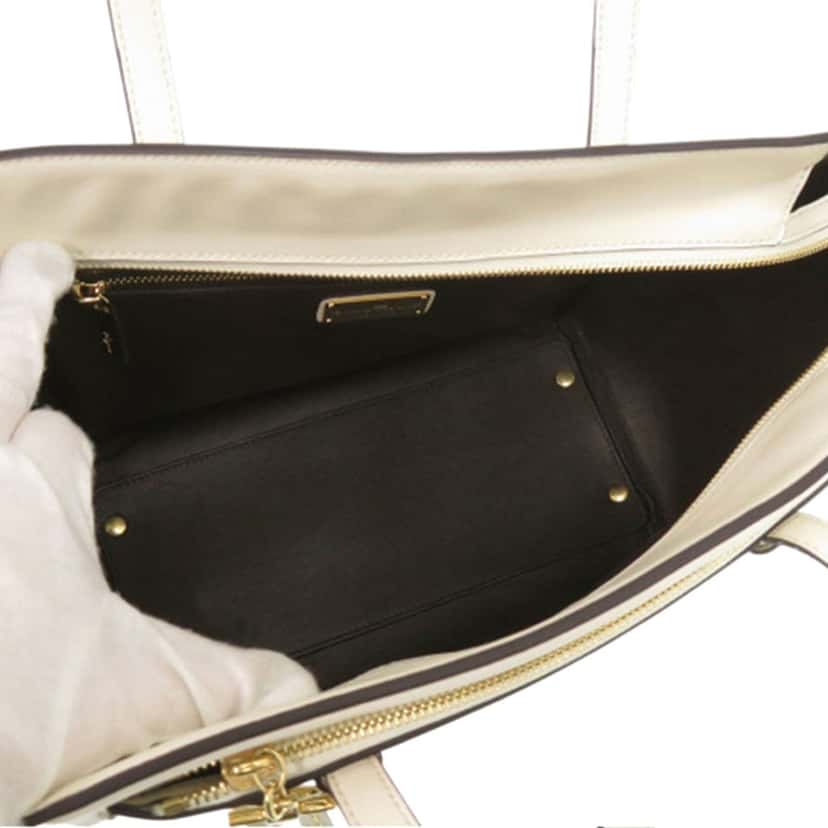 Ferragamo Medium Stitched Leather Amy Tote White Leather Very good condition - Model View