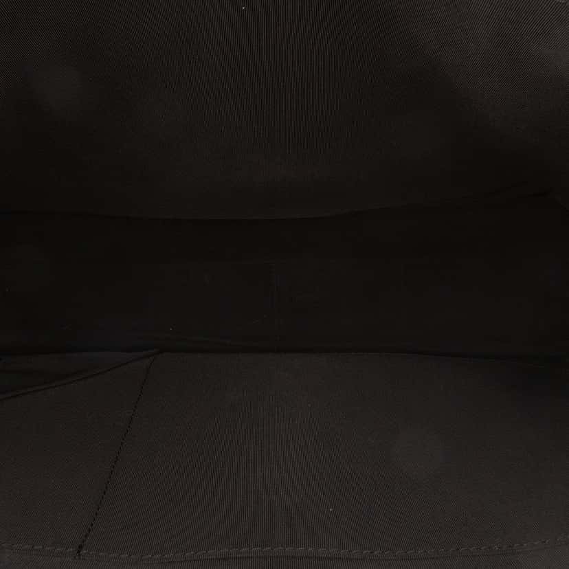 Chanel XXL Classic Velvet Printed Camellia Flap Black Very good condition - Model View