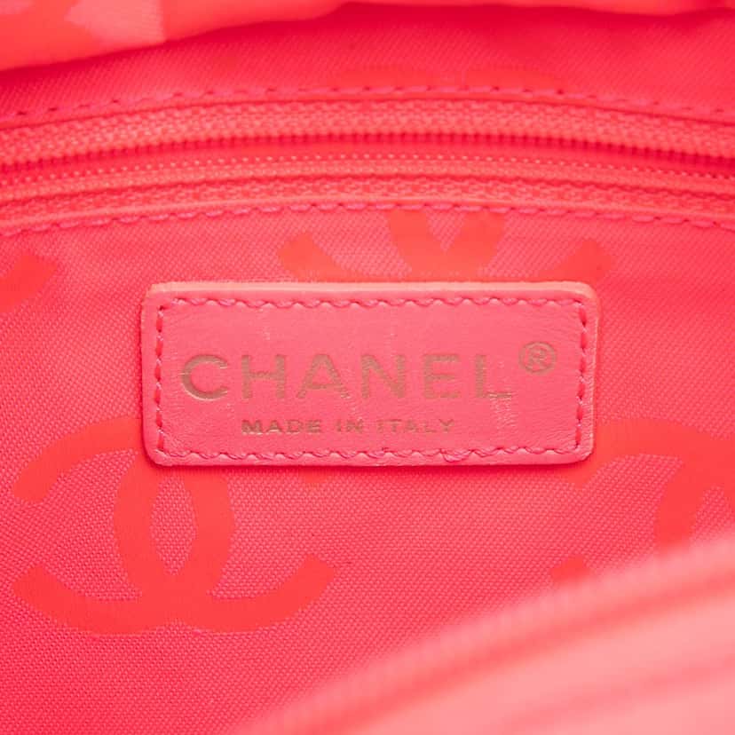 Chanel Medium Quilted Calfskin Cambon Ligne Tote White Leather Very good condition - Box View