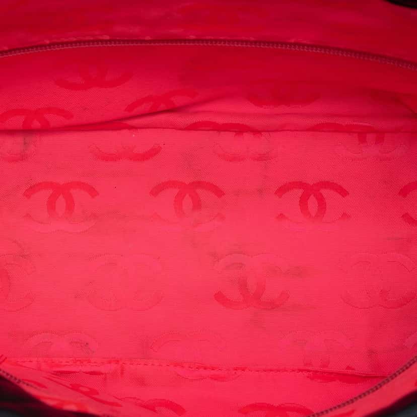 Chanel Large Lambskin Cambon Ligne Tote Black Leather Very good condition - Model View