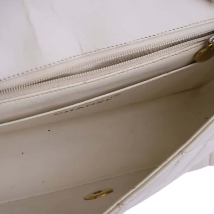 Chanel Small Lambskin Diana Flap White Leather Very good condition - Model View