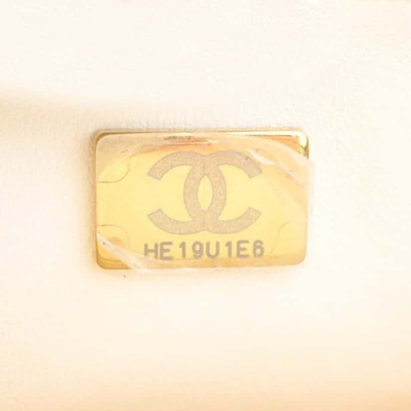 Chanel Mini Square Classic Patent Enamel Coco Hearts Single Flap White Leather Very good condition - Box View