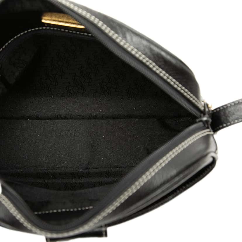 Saint Laurent Leather Monogram Crossbody Black Leather Very good condition - Model View