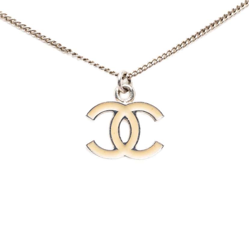Chanel CC Brass Enamel Pendant Necklace Silver Metal Very good condition - Front View