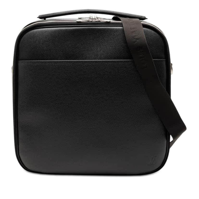 Louis Vuitton Taiga Tura Black Leather Very good condition - Front View