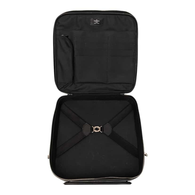 Louis Vuitton Taiga Tura Black Leather Very good condition - Model View