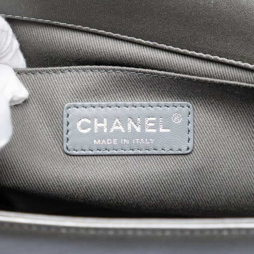 Chanel Old Medium Quilted Lambskin Boy Flap Other Leather Very good condition - Box View