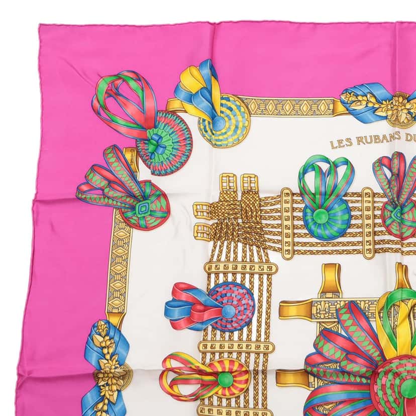 Hermès Les Rubans du Cheval Silk Scarf 90 Pink Very good condition - Model View