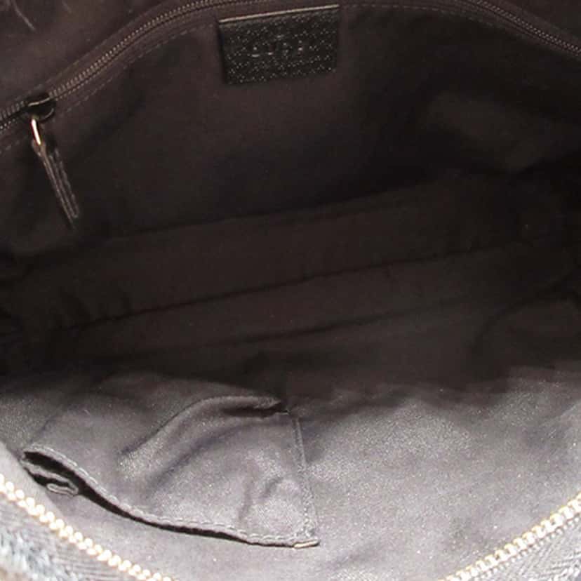 Gucci GG Canvas Abbey D Ring Shoulder Bag Black Very good condition - Model View