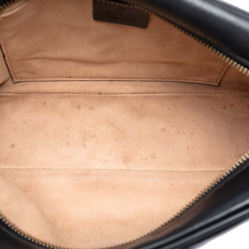 Gucci Small GG Marmont Matelasse Calfskin Crossbody Black Leather Very good condition - Model View
