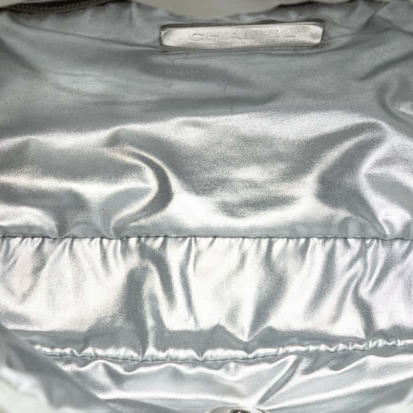 Chanel CC Nylon Ruffled Single Flap White Very good condition - Model View
