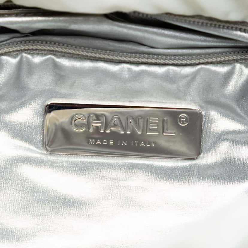 Chanel CC Nylon Ruffled Single Flap White Very good condition - Box View