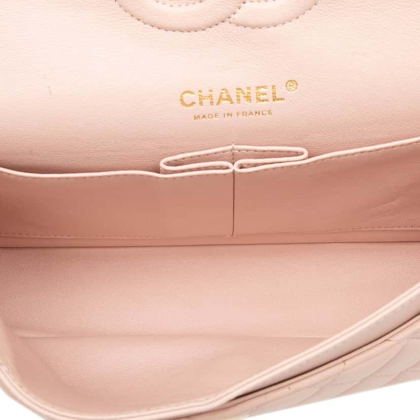 Chanel Medium Classic Lambskin Double Flap Pink Leather Very good condition - Model View