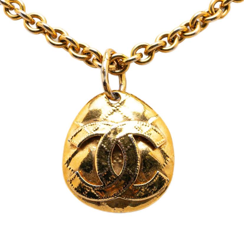 Chanel Gold Plated CC Round Pendant Necklace Gold Metal Very good condition - Front View