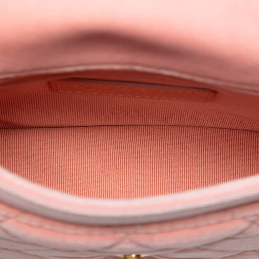 Chanel Mini Quilted Velvet Double Frame Flap Pink Very good condition - Model View