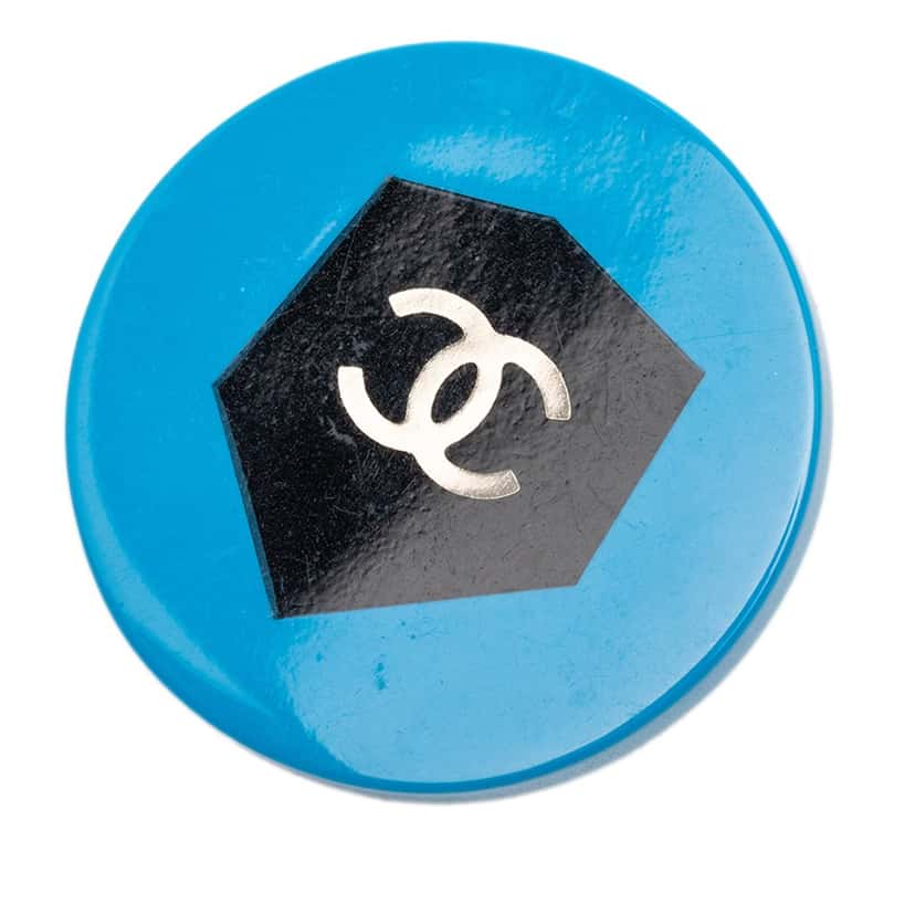 Chanel CC Bicolor Resin Shield Round Brooch Blue Plastic Very good condition - Front View