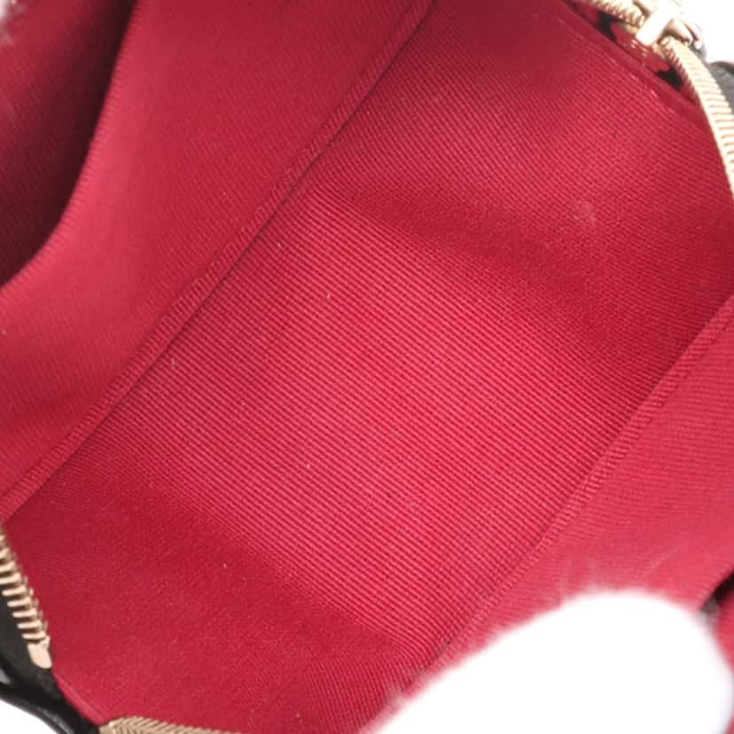 Chanel Lambskin 19 Round Clutch with Chain Black Leather Very good condition - Inside View