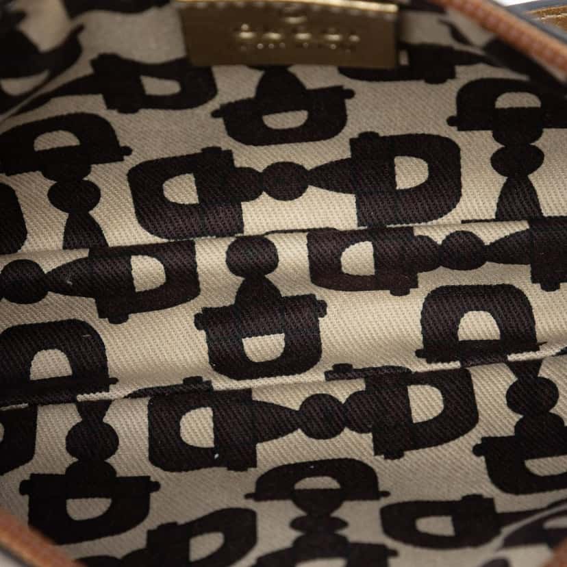 Gucci GG Canvas Shoulder Bag Beige Very good condition - Model View