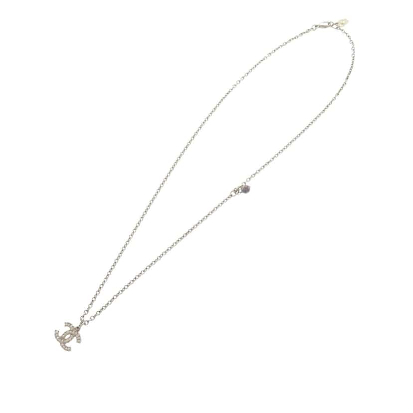 Chanel CC Brass and Strass Faux Pearl Pendant Necklace Silver Metal Very good condition - Front View