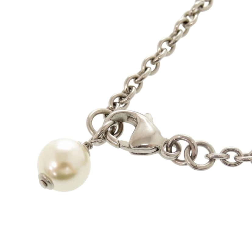 Chanel CC Brass and Strass Faux Pearl Pendant Necklace Silver Metal Very good condition - Model View