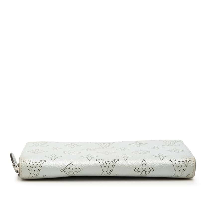 Louis Vuitton Monogram Mahina Zippy Wallet Other Leather Very good condition - Inside View