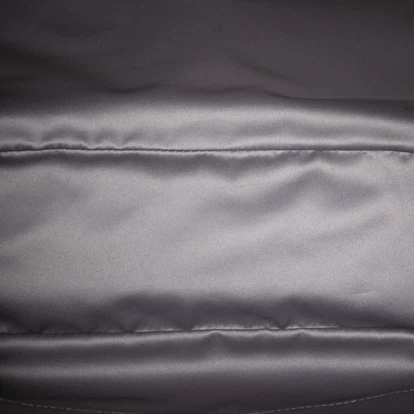 Chanel Caviar Vertical Grand Shopping Tote Red Leather Very good condition - Model View