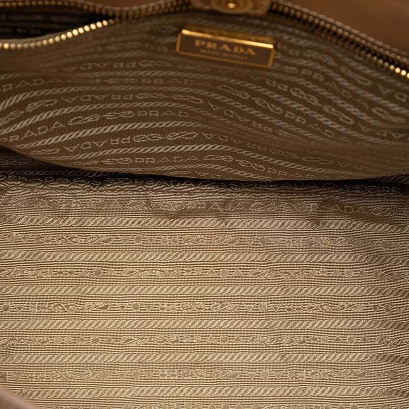 Prada Large Perforated Saffiano Lux Galleria Zip Tote Brown Leather Very good condition - Model View