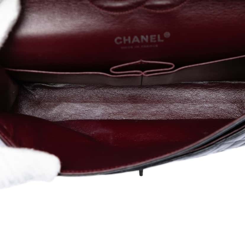 Chanel Medium Classic Lambskin Double Flap Black Leather Very good condition - Model View