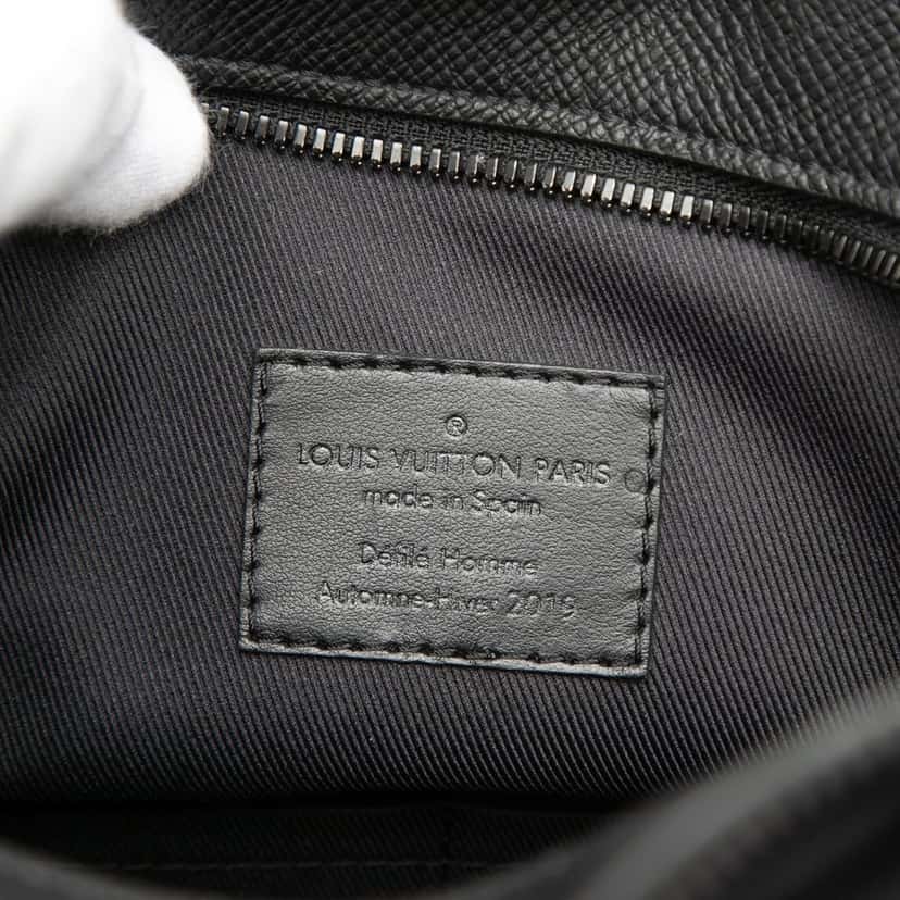 Louis Vuitton Taiga Rainbow Soft Hat Trunk Black Leather Very good condition - Box View